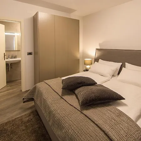 Aldila Art Rooms, And 4* Smartno