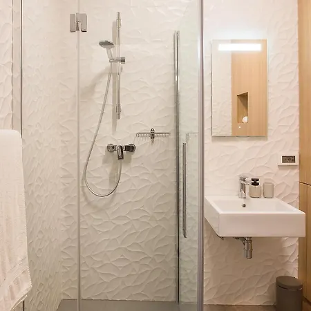 Aldila Art Rooms, And 4* Smartno