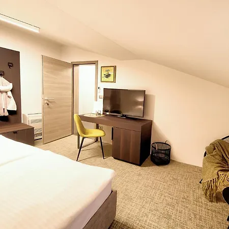 Affittacamere Aldilà Art Rooms, Apartment&vacation House 4*