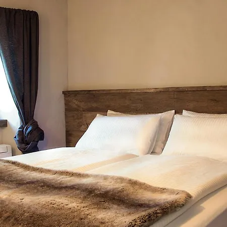 Aldila Art Rooms, And Konukevi Smartno