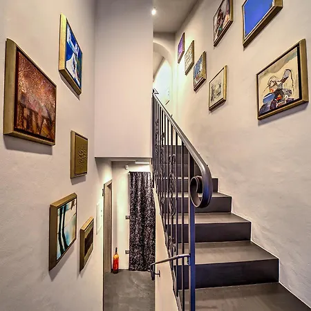 Aldila Art Rooms, And Konukevi 4*