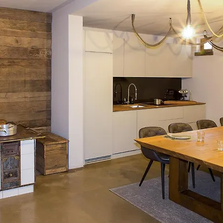 Aldila Art Rooms, And Konukevi 4*