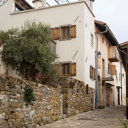 Aldila Art Rooms, And