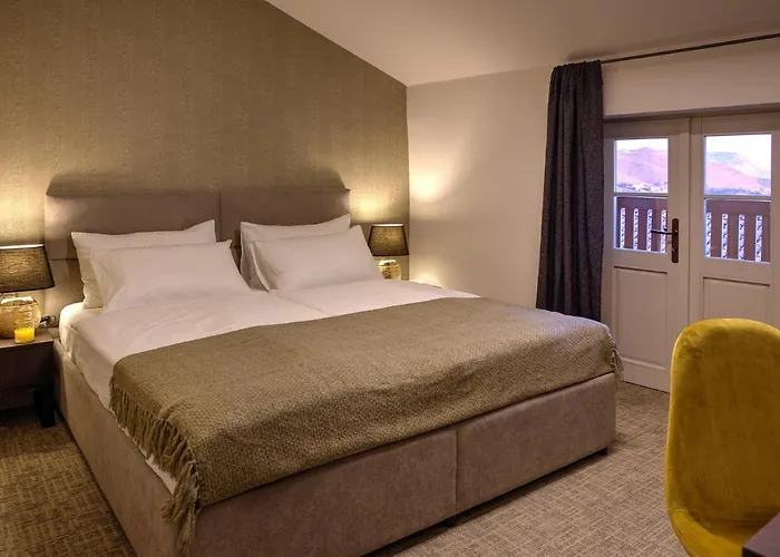 Aldila Art Rooms, And שמארטנו