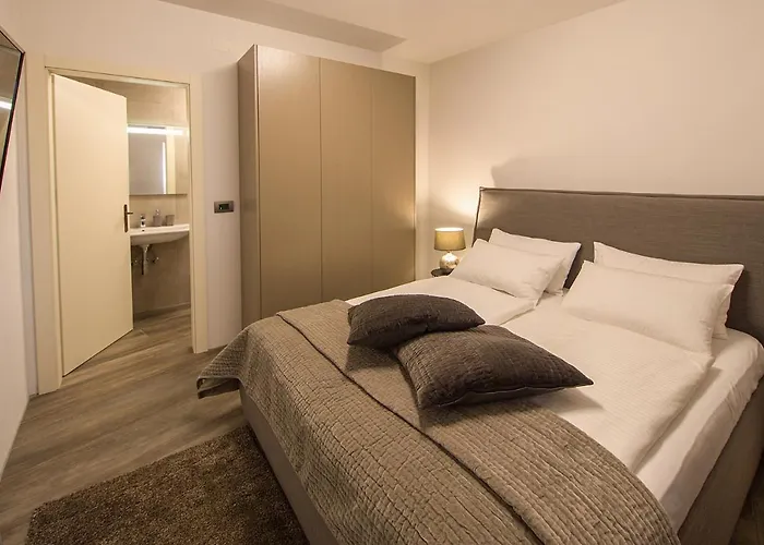 Aldila Art Rooms, And 4* سمارتنو