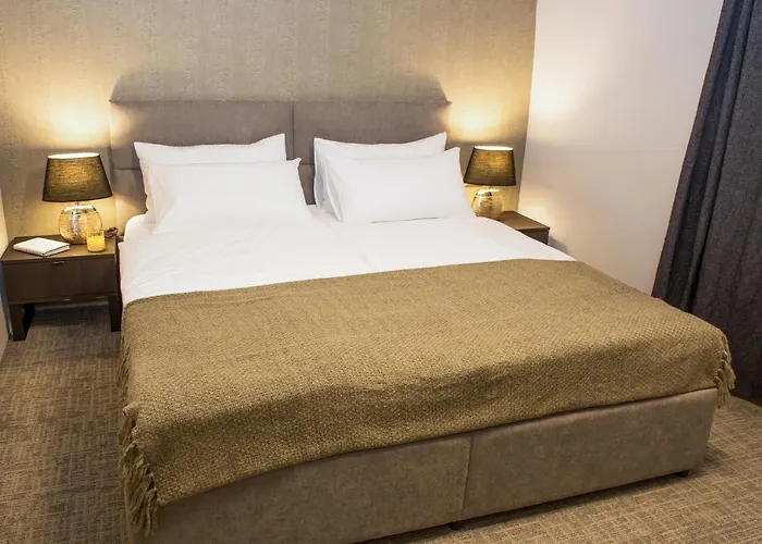 Aldila Art Rooms, And بيت ضيافة سمارتنو