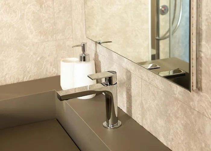 Aldila Art Rooms, And 4* שמארטנו