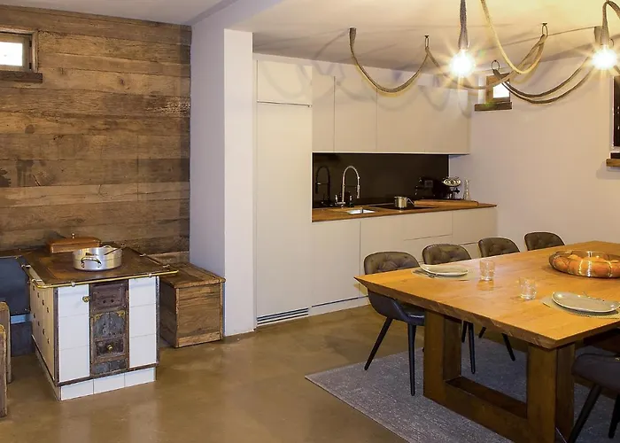 Aldila Art Rooms, And בית הארחה 4*