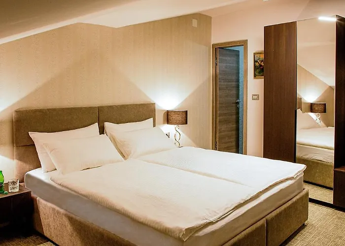 Aldila Art Rooms, And 4* שמארטנו