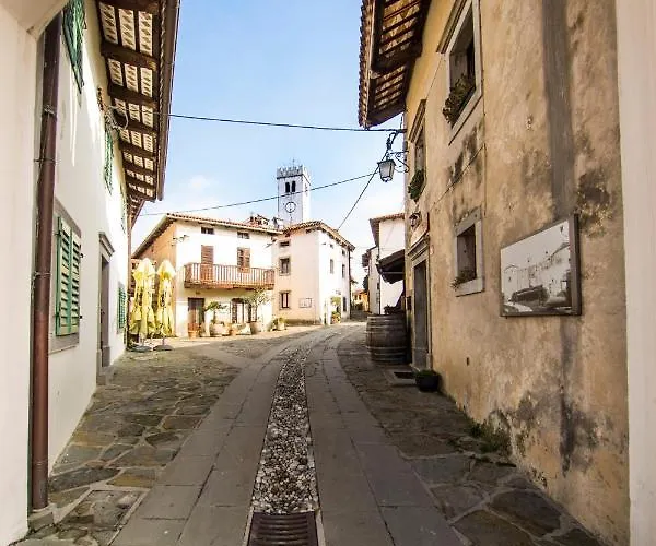 Aldila Art Rooms, And