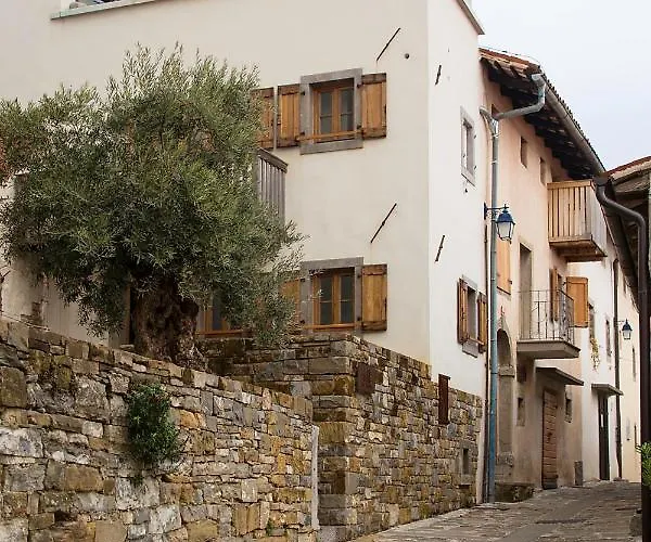 Aldila Art Rooms, And